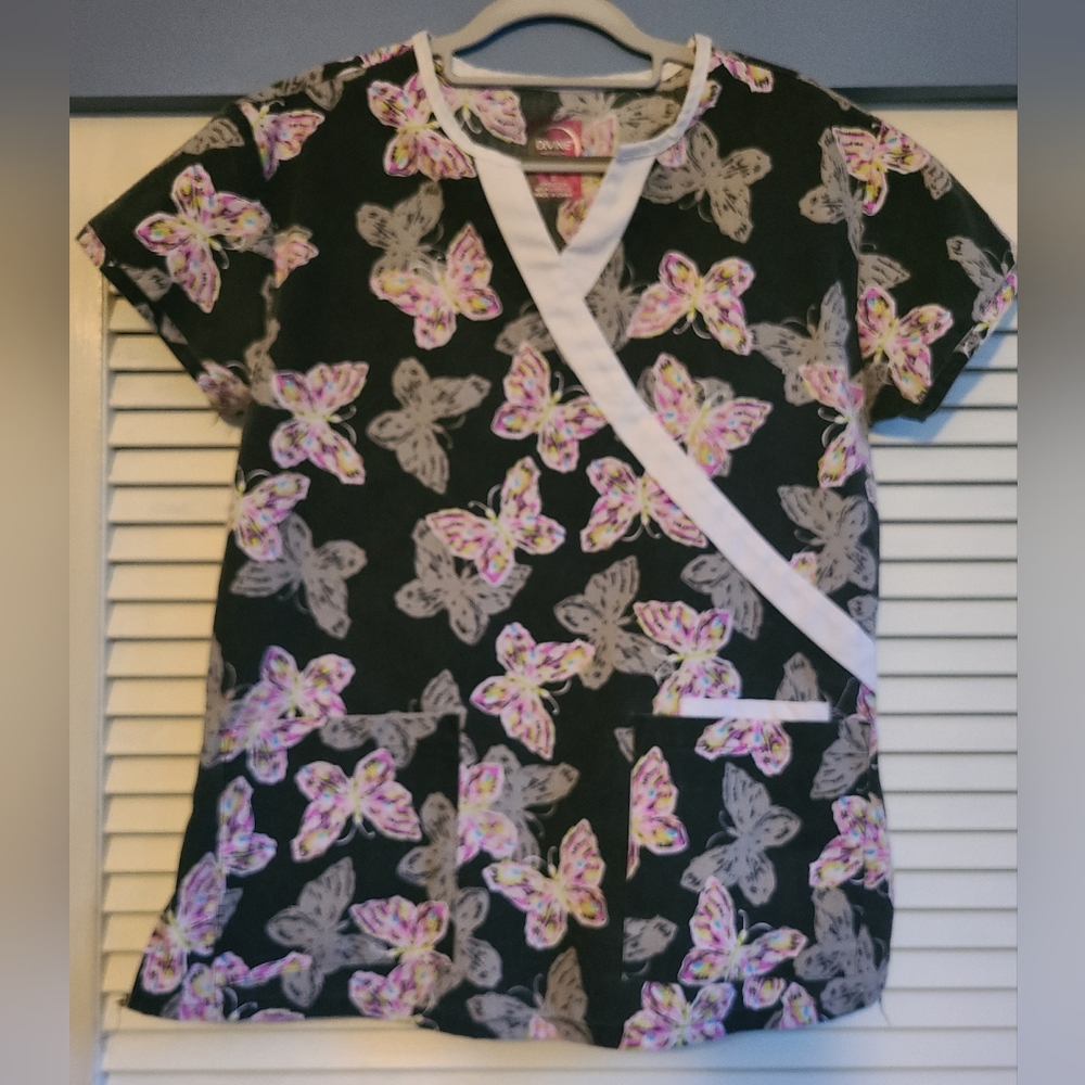 Divine butterfly scrubs top | Size small